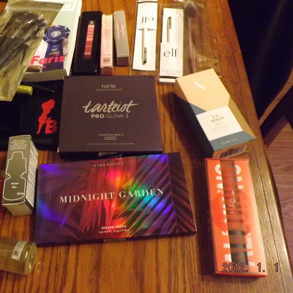 HIGH END MAKE MYSTERY BOX